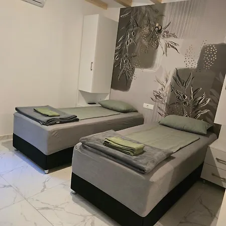 Apartment Rose 4 *