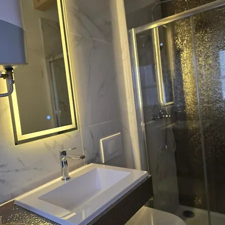 Rose 4 * Cres
